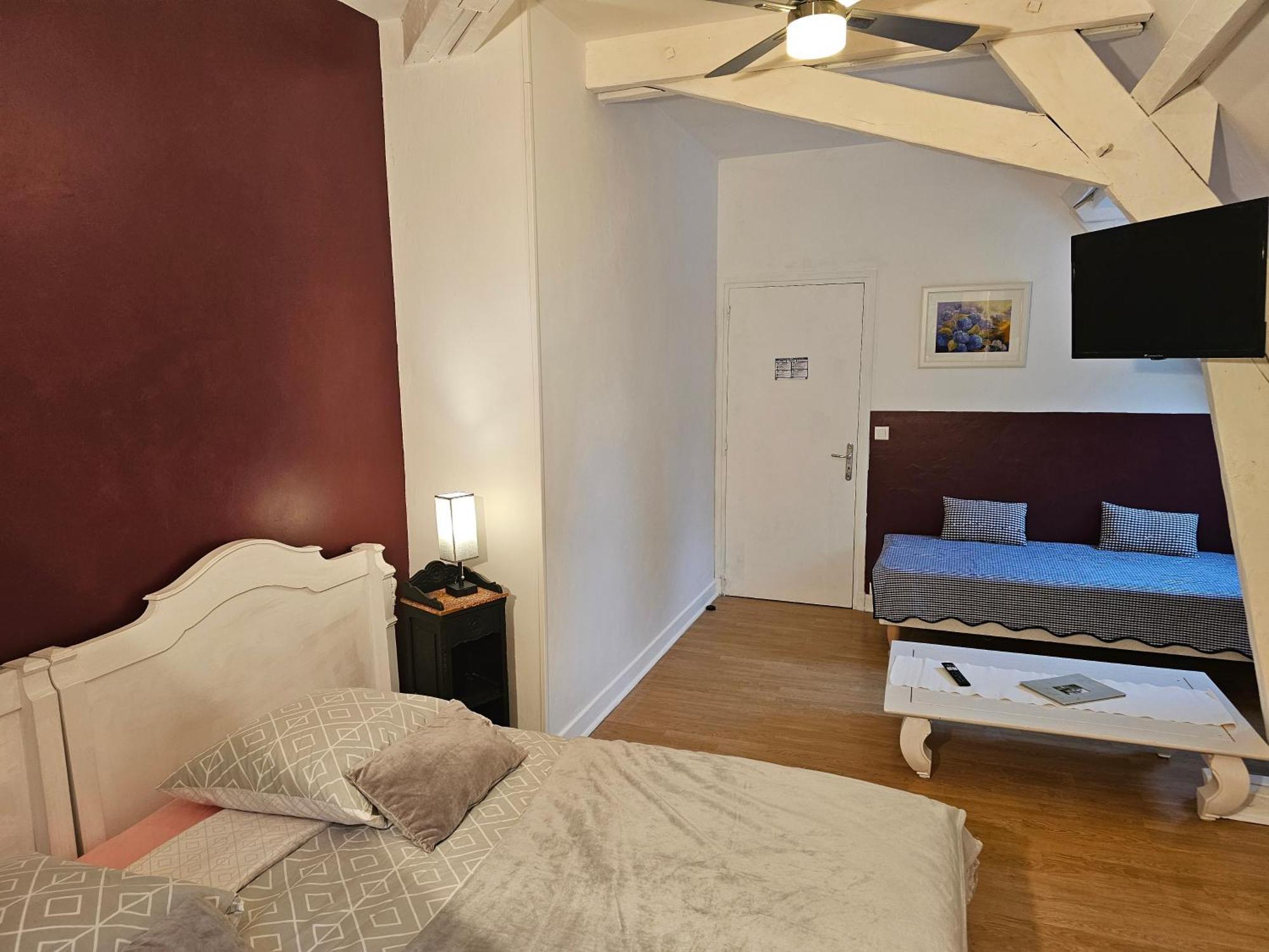 Bed and Breakfast La Demeure Aux Pins Lurdy Exteriér fotografie